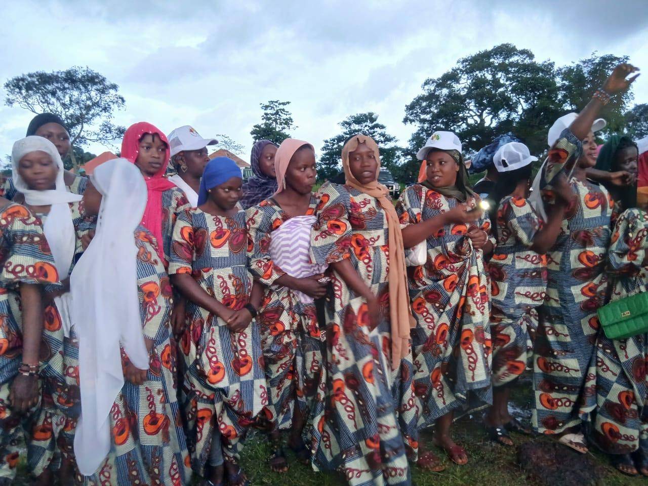 Campagne référendaire à Labé : Cellou Baldé électrise Kouramangui et Sireya sous une marée humaine de « Oui »