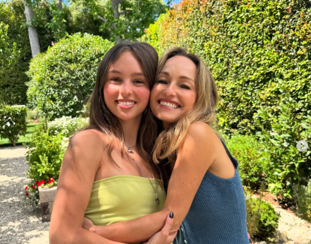 Giada DeLaurentiis and Lookalike Daughter Try TikTok Viral Snack Here(01)