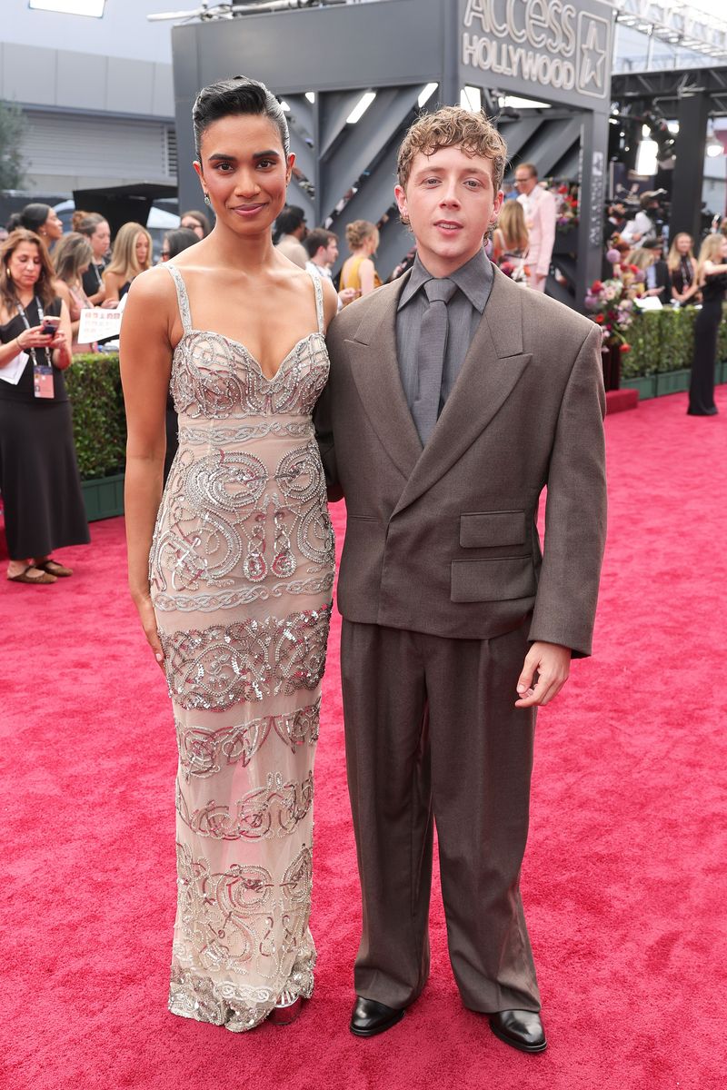 'The Pitt' cast ditched their scrubs for glamorous red carpet looks at ...