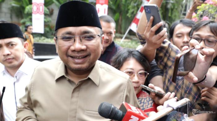 RUMAH YAQUT DIGELEDAH - Mantan Menteri Agama 2020-2024 Yaqut Cholil Qoumas tiba untuk menjalani pemeriksaan di Gedung KPK, Jakarta, Kamis (7/8/2025). Terbaru KPK menggeledah rumah Yaqut Cholil Qoumas Jakarta Timur, Jumat (15/8/2025). KPK menyita sejumlah dokumen penting dan barang bukti elektronik (BBE), termasuk sebuah handphone dari rumah Yaqut Cholil Qoumas. (Tribunnews/Irwan Rismawan)