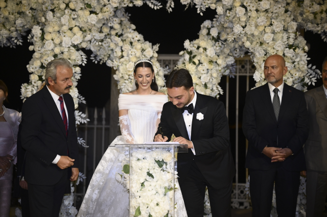 Fahrettin Altun'un oğlu evlendi! İşte ilk kez görüntülenen gelini
