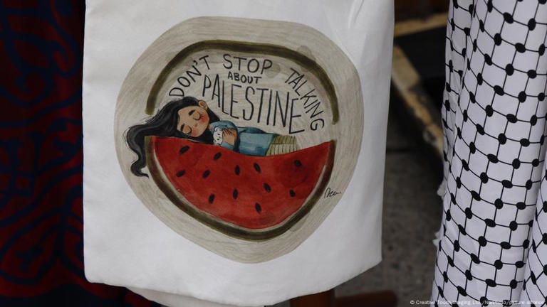 متضامن مع فلسطين: متجر في تورنتو يبيع هذه القمصان