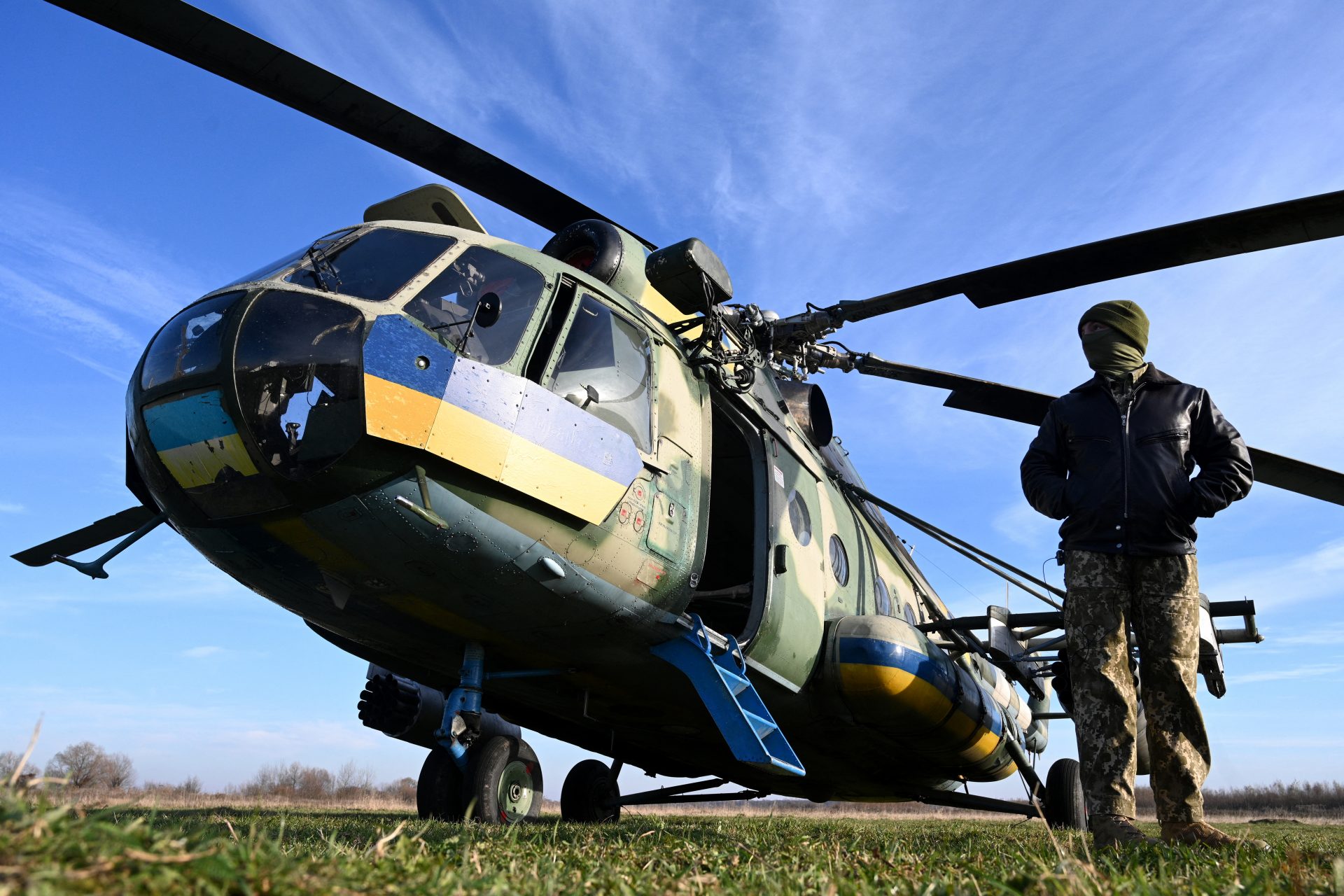 Incredible aerial combat: Ukrainian helicopter crew hunts Russian drone