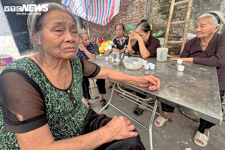 Bà Đặng Thị Ngoan (bà ngoại Hà Anh) Hoàn hảo trước sự đột ngột của cháu gái. (Ảnh: Viên Minh)