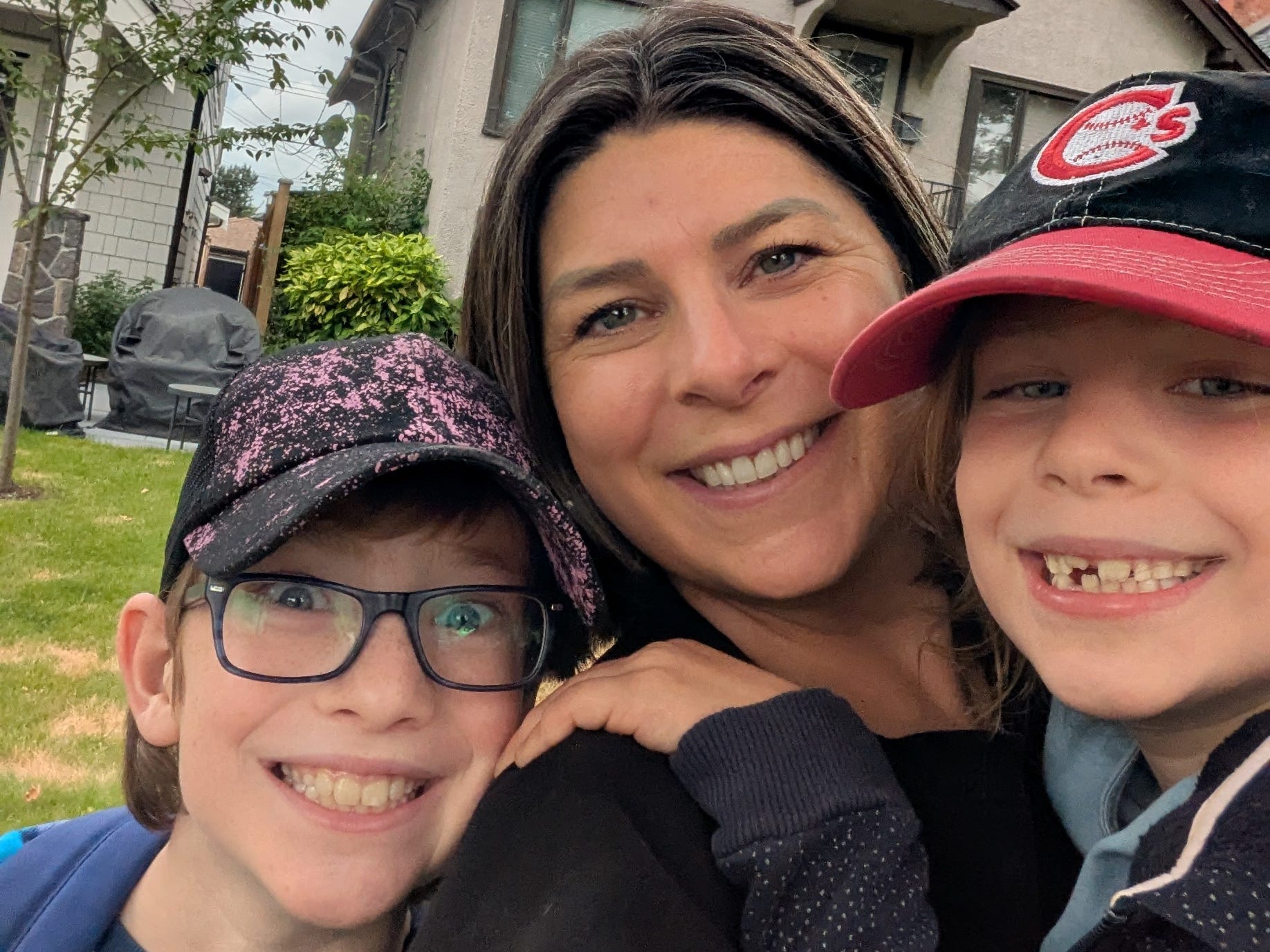 Die Autorin praktiziert mit ihren beiden Kindern das, was sie als passive Erziehung bezeichnet.