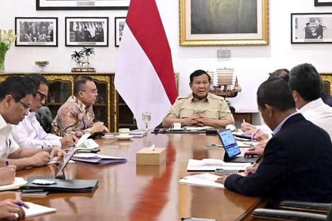 Momen Prabowo Bahas Stimulus Ekonomi dengan Dasco di Istana