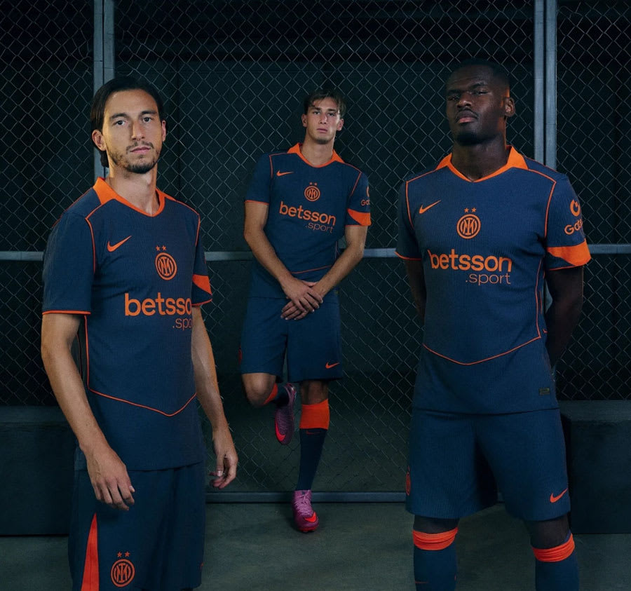 イタリア代表 2000 ホーム ユニフォーム 長袖 選手仕様 EURO伝説ユニ！2000年イタリア代表、大注目「ピチピチ