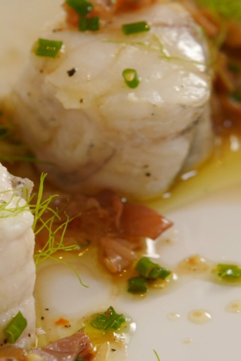 Warme Prosciutto-Vinaigrette mit Sherry und Schnittlauch