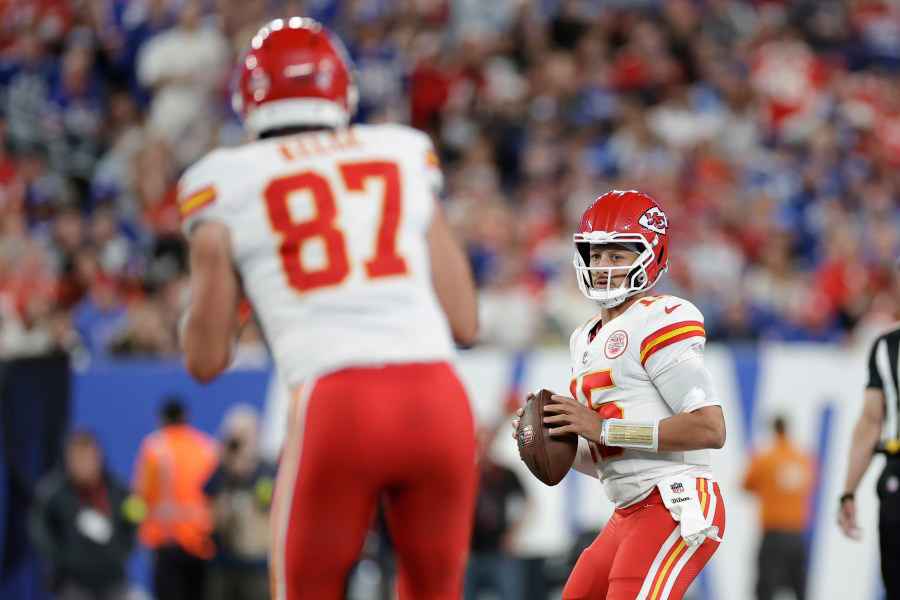 Chiefs improve to 1 2 vs New York Giants Chiefs improve to 1 2 vs New York Giants
