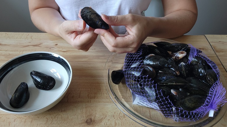 How To Clean Mussels Perfectly Every Time