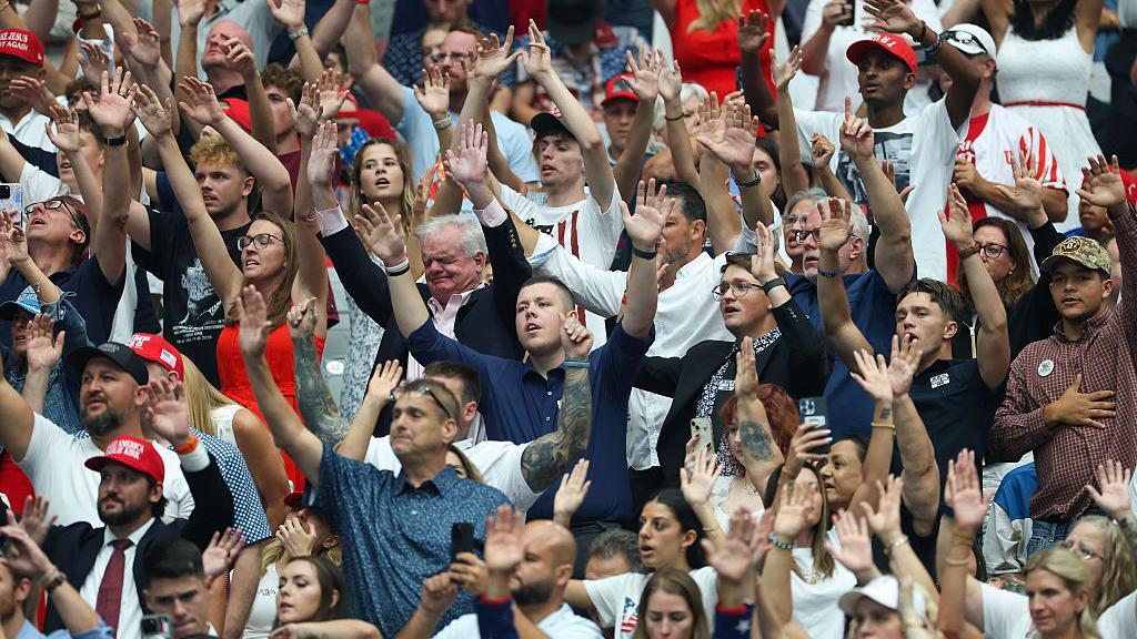 O evento tinha as características de uma congregação religiosa