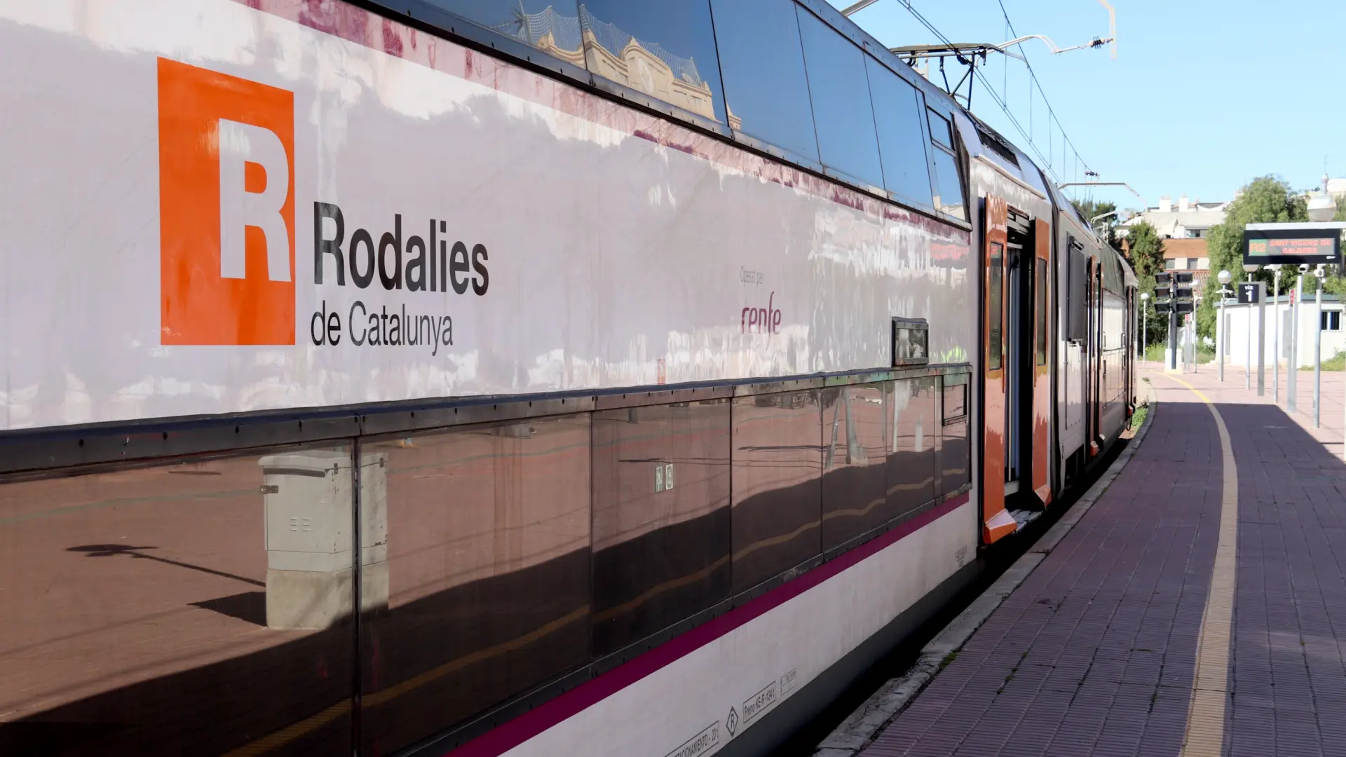 Retrasos en la R8, R2 y R11 de Rodalies por una incidencia en Mollet ...