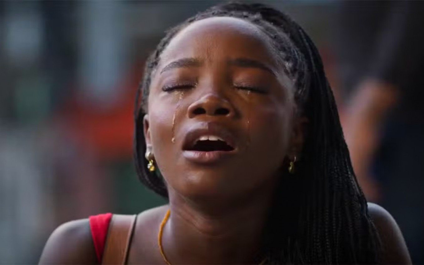 Samuel dá a pior notícia sobre Sofia e faz Leo desabar de chorar em Dona de Mim