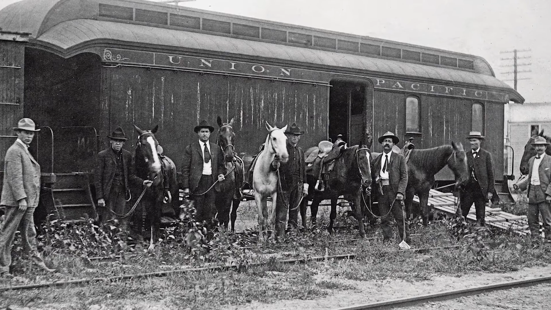 Two Train Robberies That Defined the Wild West
