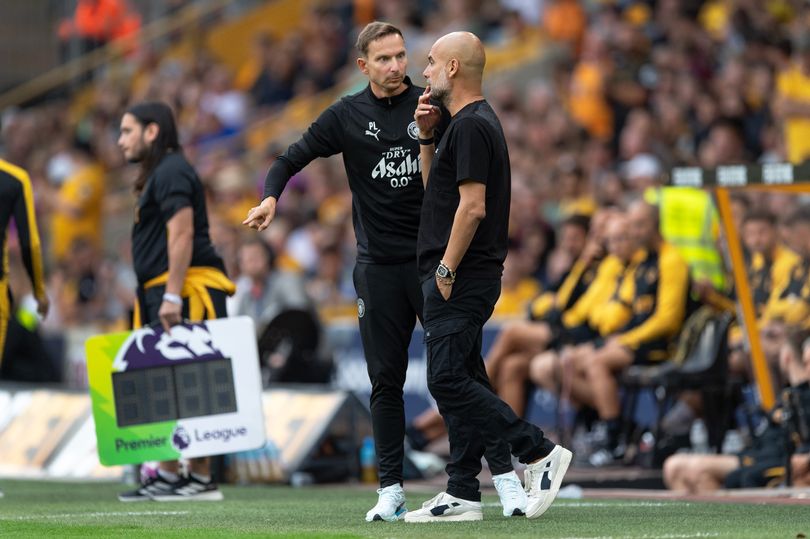 Pepijn Lijnders talks with Pep Guardiola