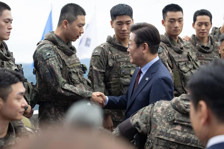 Hàn Quốc thiếu binh sĩ trầm trọng, chật vật duy trì sức mạnh quân sự trước Triều Tiên