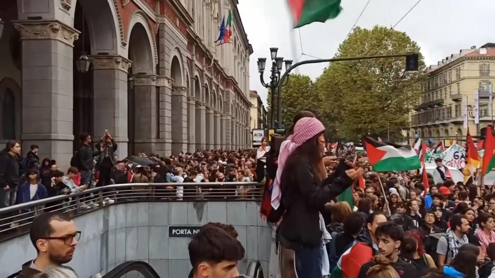 Thousands of Italians in street to protest for Gaza during nationwide ...