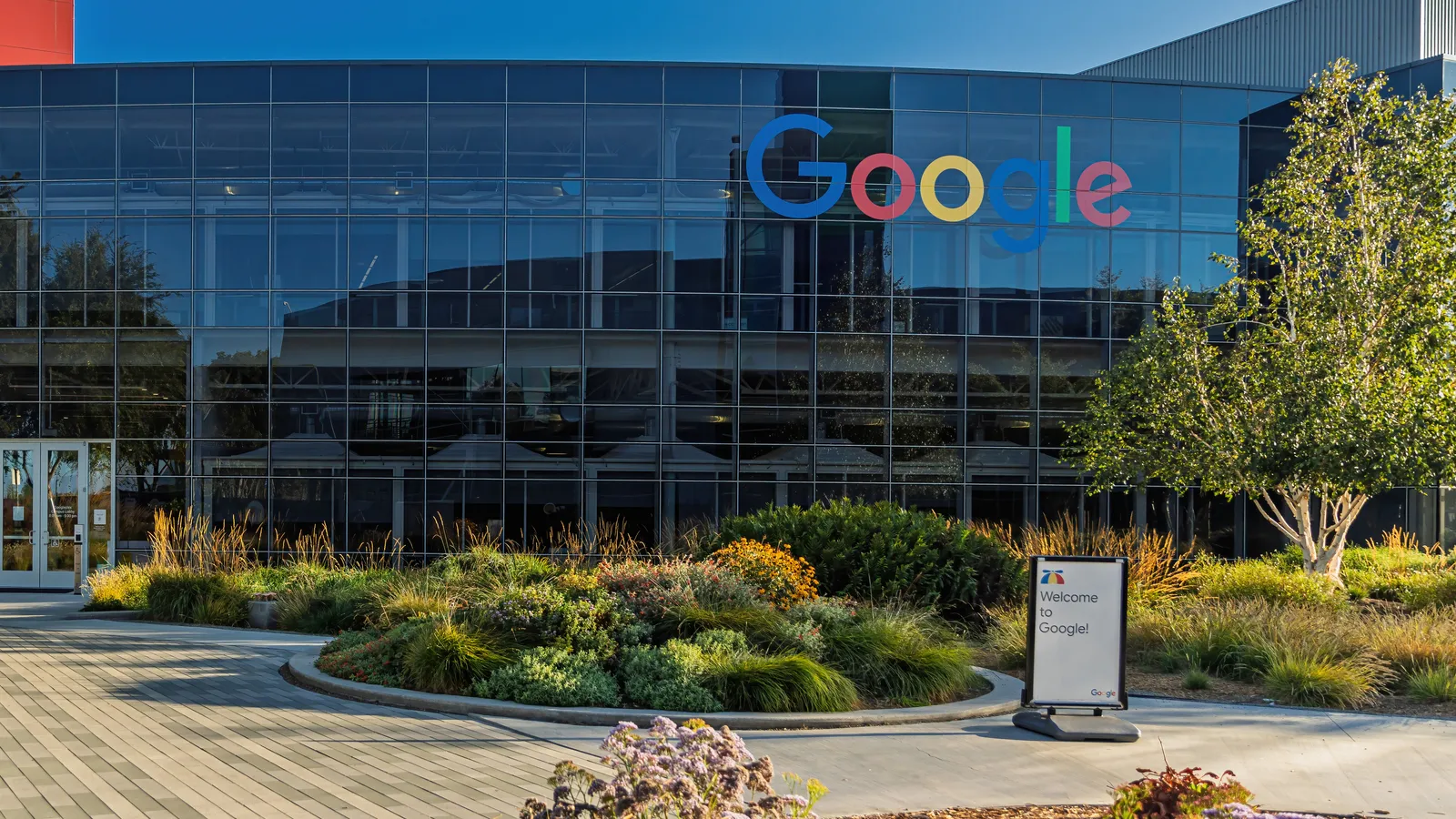 Google accelerates its AI ambitions with a $40 billion investment in ...
