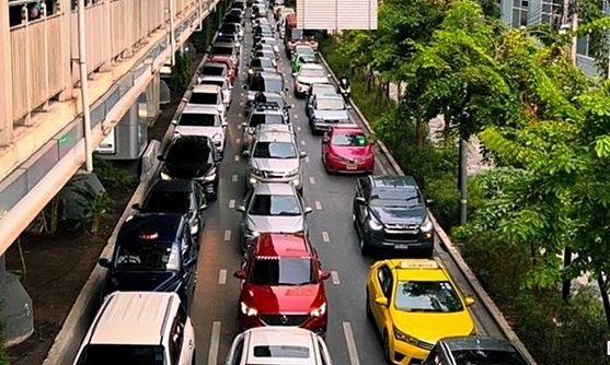 Narrower car lanes: lessons from 10 days of driving in Thailand