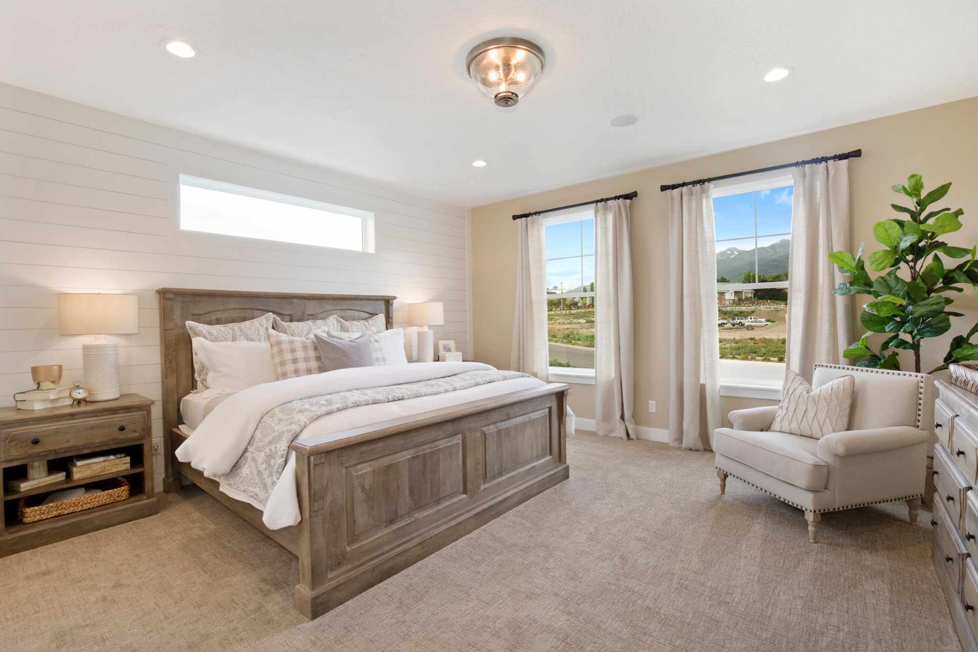 6 outdated bedroom furniture trends you should leave in 2025, according ...