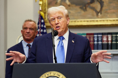 Trump Beri Tarif 100% pada Obat Kemasan, 50% untuk Furnitur