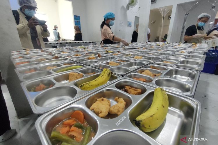 Makan Bergizi Gratis Butuh Rp 76,4 Triliun dari APBN