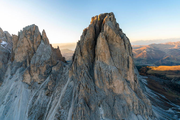 der-sarglift-in-den-dolomiten-gilt-als-die-au-ergew-hnlichste-seilbahn