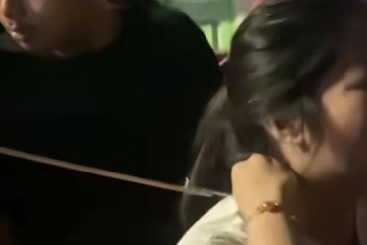 Mengerikan! Wanita di Makassar Tertusuk Panah di Belakang Leher Saat Mau Membeli Bakso