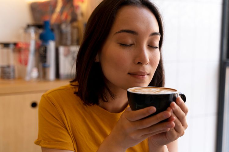 8 Ciri Kepribadian Orang yang Lebih Suka Latte daripada Kopi Hitam