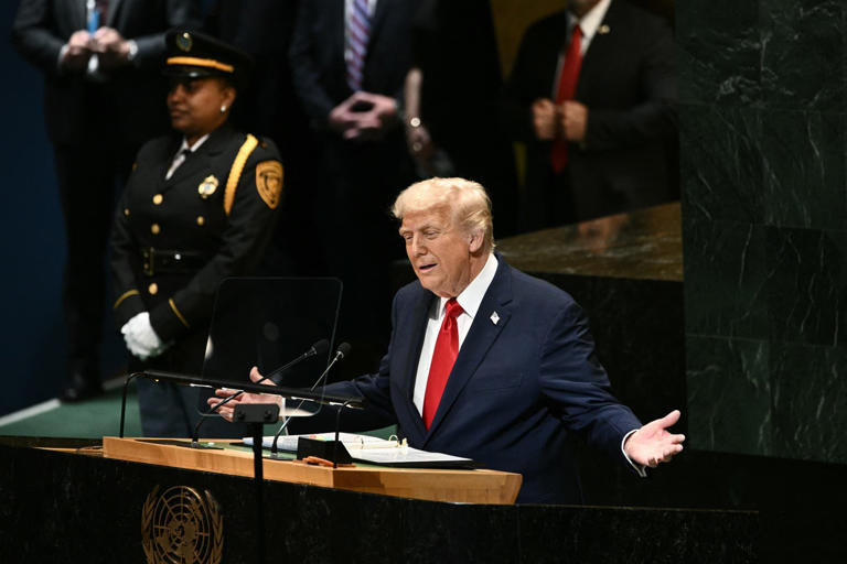 ONU : J'ai reçu deux choses, un escalator défectueux et un prompteur en panne. Donald Trump règle ses comptes avec l'ONU. Vidéo