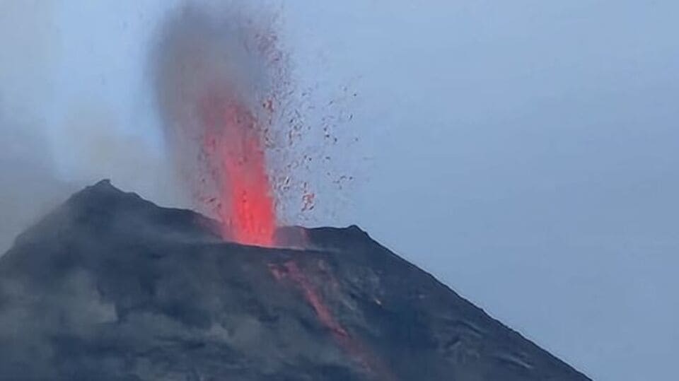 India's only active volcano in Andaman's Barren Island erupts again ...