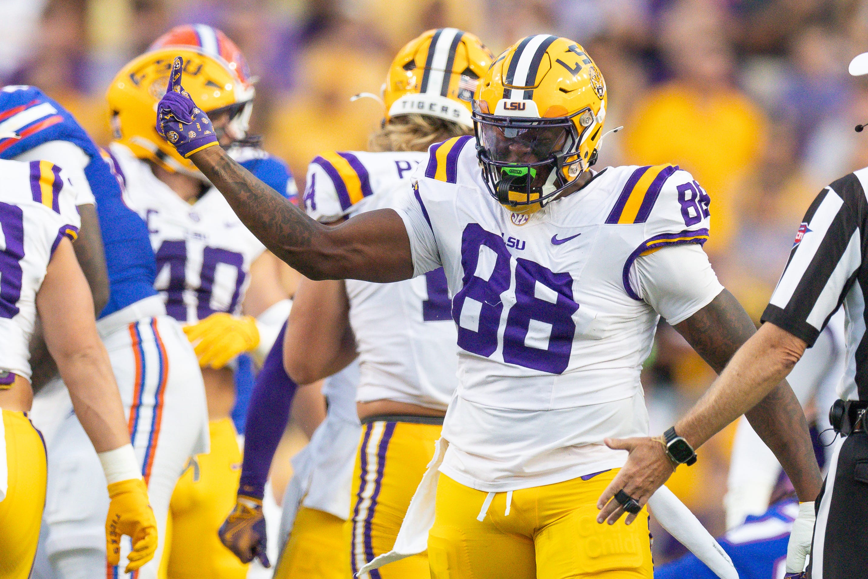 brian-kelly-provides-injury-update-after-lsu-football-star-leaves-south