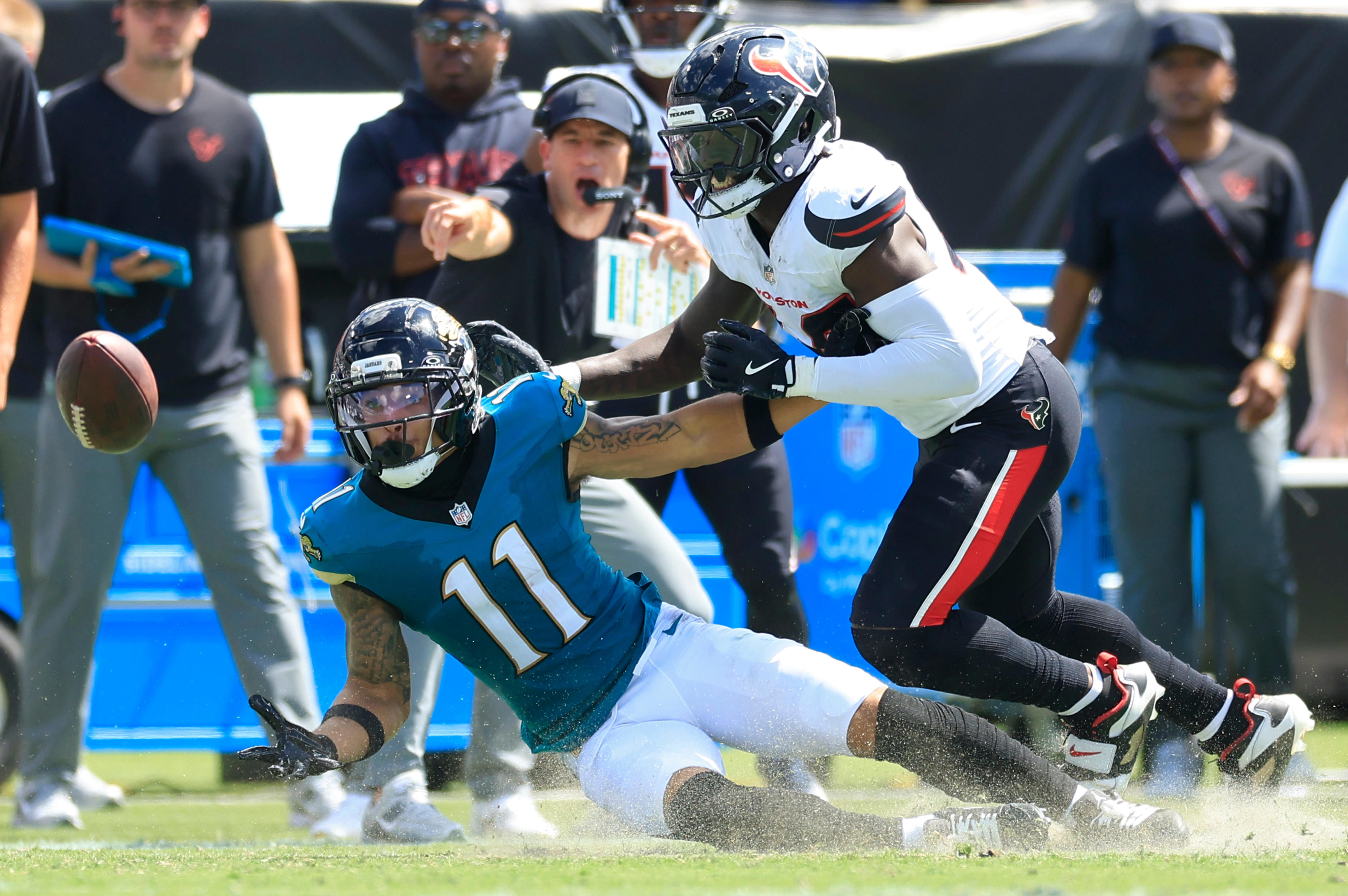 Falcons to sign former Texans LB Christian Harris