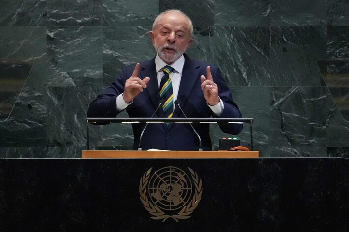 O presidente do Brasil, Luiz Inácio Lula da Silva, discursa na Assembleia-Geral da ONU, em Nova York Foto: Timothy A.Clary/AFP