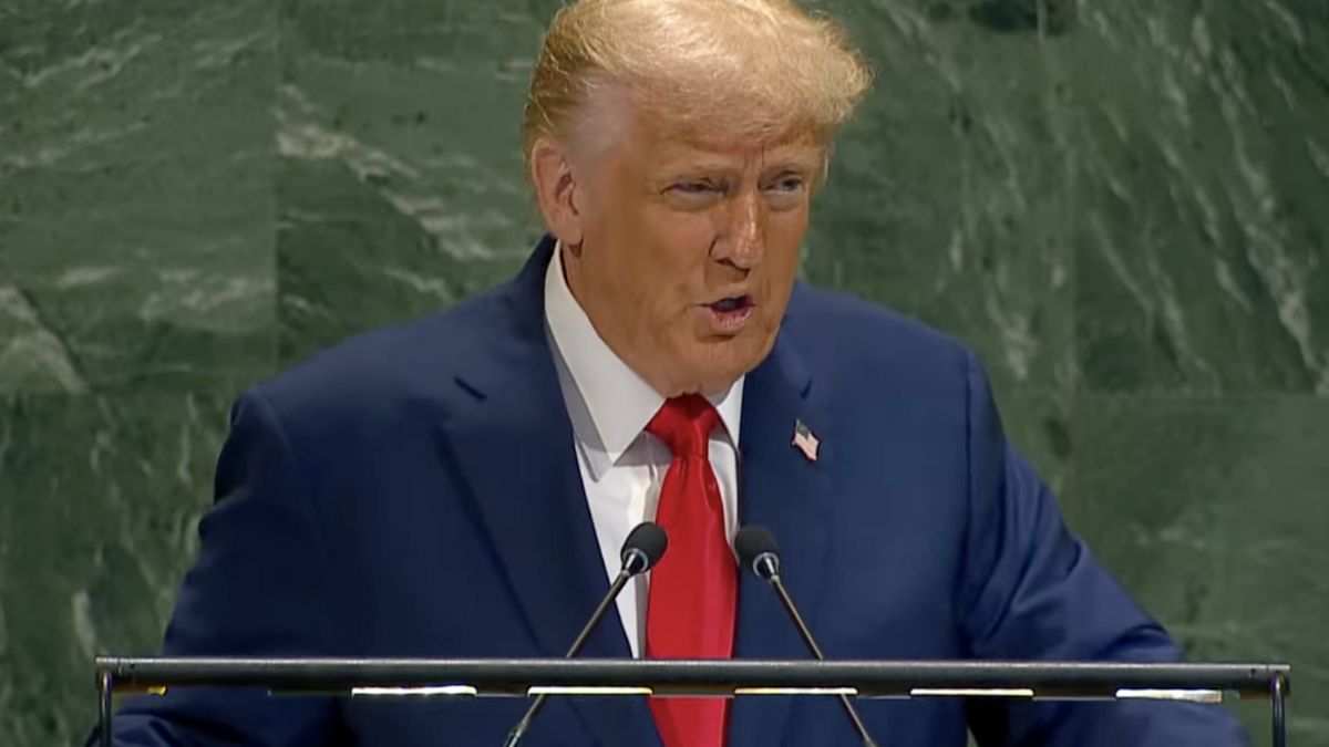 Humilhado por Lula, Trump faz gracejo com teleprompter no in&iacute;cio do discurso na ONU