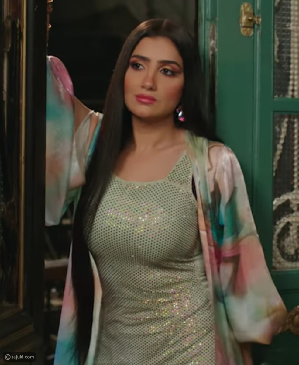 النجمة مي عمر