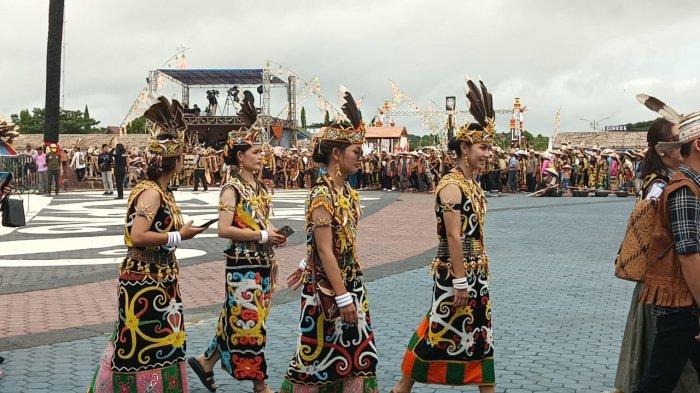 24 Pantun Dayak dengan Makna, Referensi Kaya Wawasan, Bagikan Sekarang