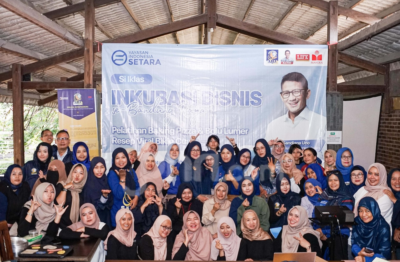 40 Ibu-ibu Bandung Ikuti Pelatihan Baking Bersama YIS dan Sandiaga Uno
