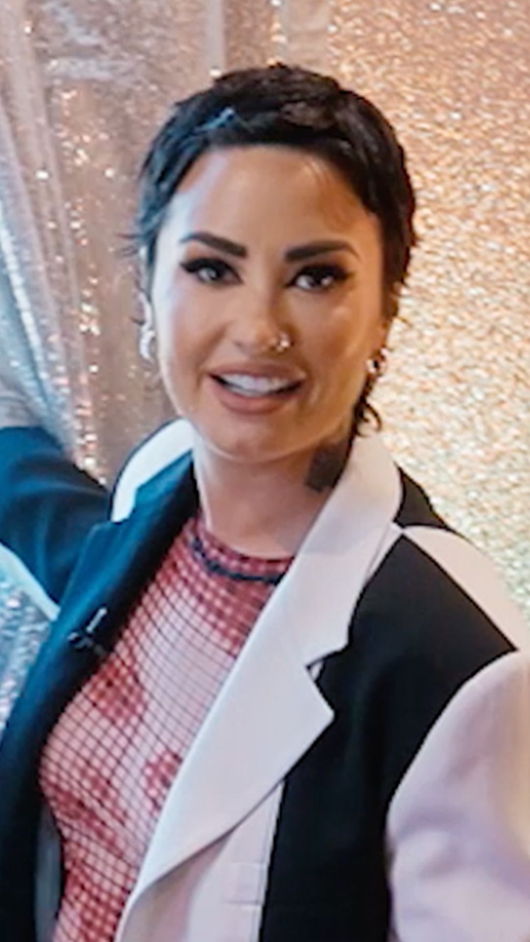 inside-demi-lovato-s-shroom-room