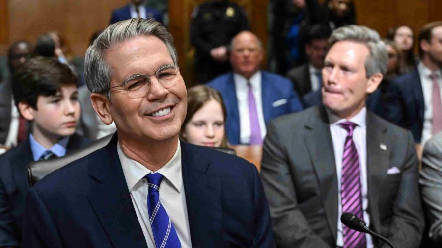 Los memes de Scott Bessent tras el triunfo libertario