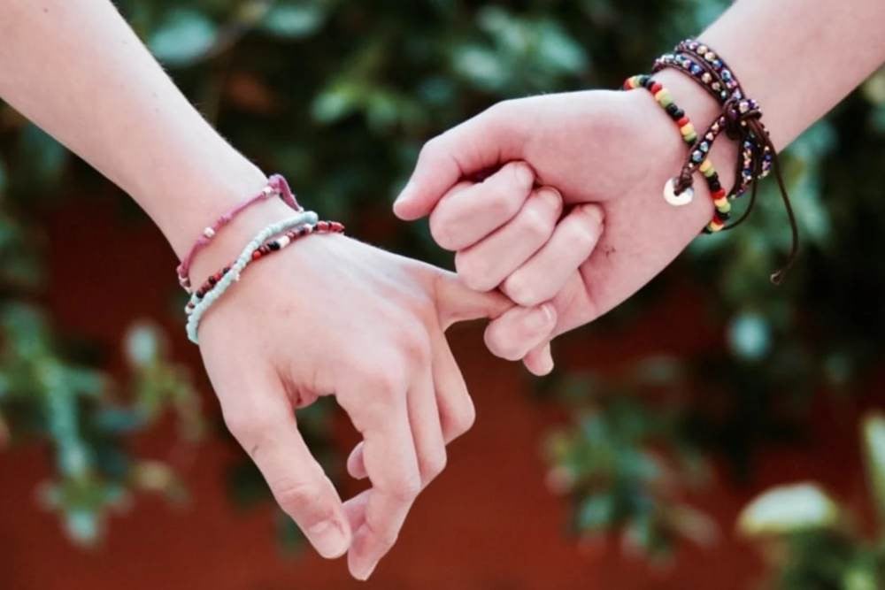 Lebih Sehat Tanpa Teman? Ini Alasan Banyak Orang Dewasa Tak Punya BFF