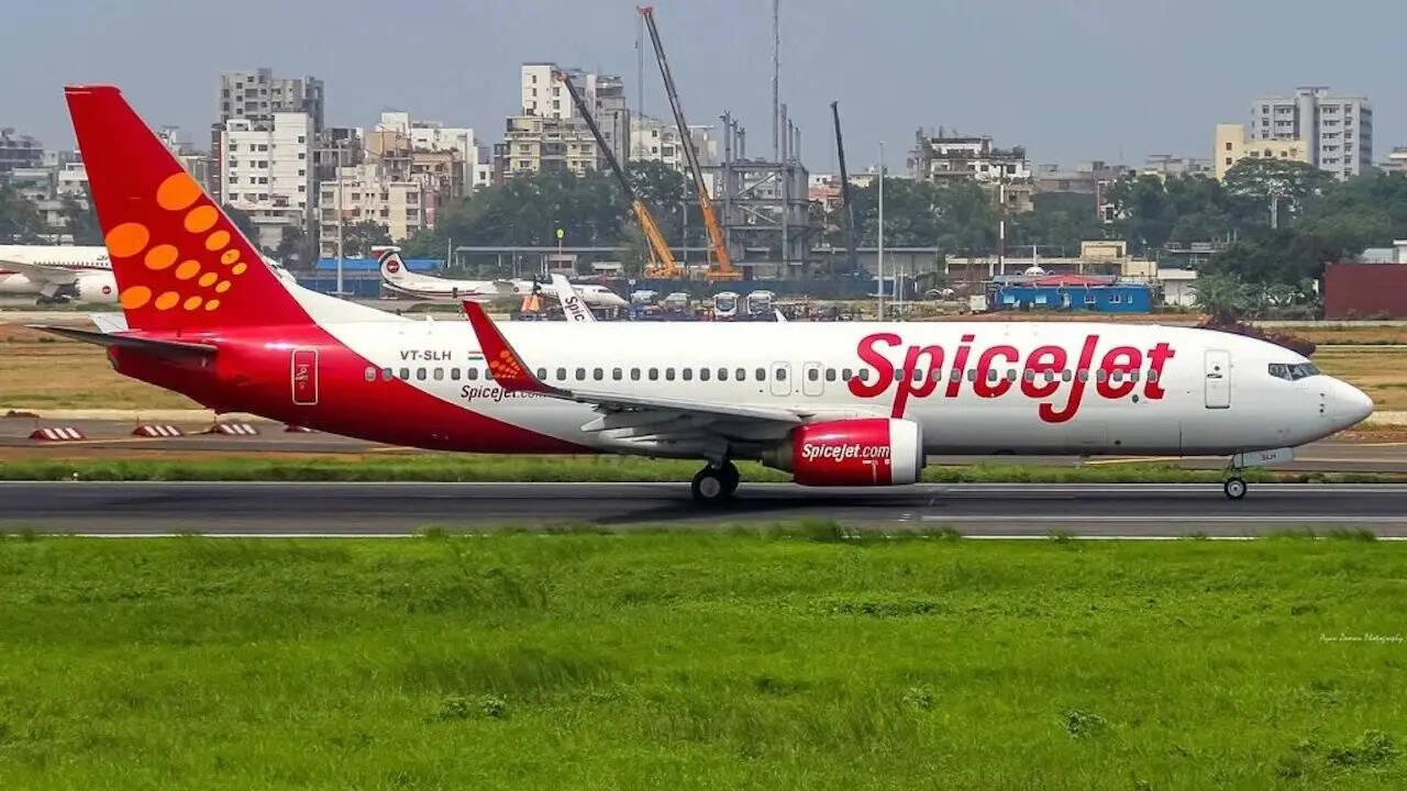 Delhi-Bound SpiceJet Flight Turns Back Mid-Air, Lands In Pune - Here's ...
