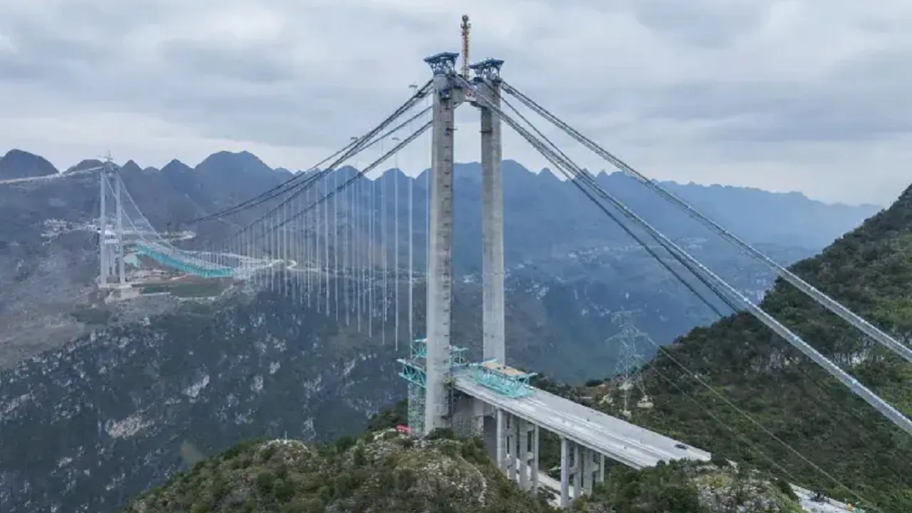 China inaugura ponte mais alta do mundo, com 625 metros de altura