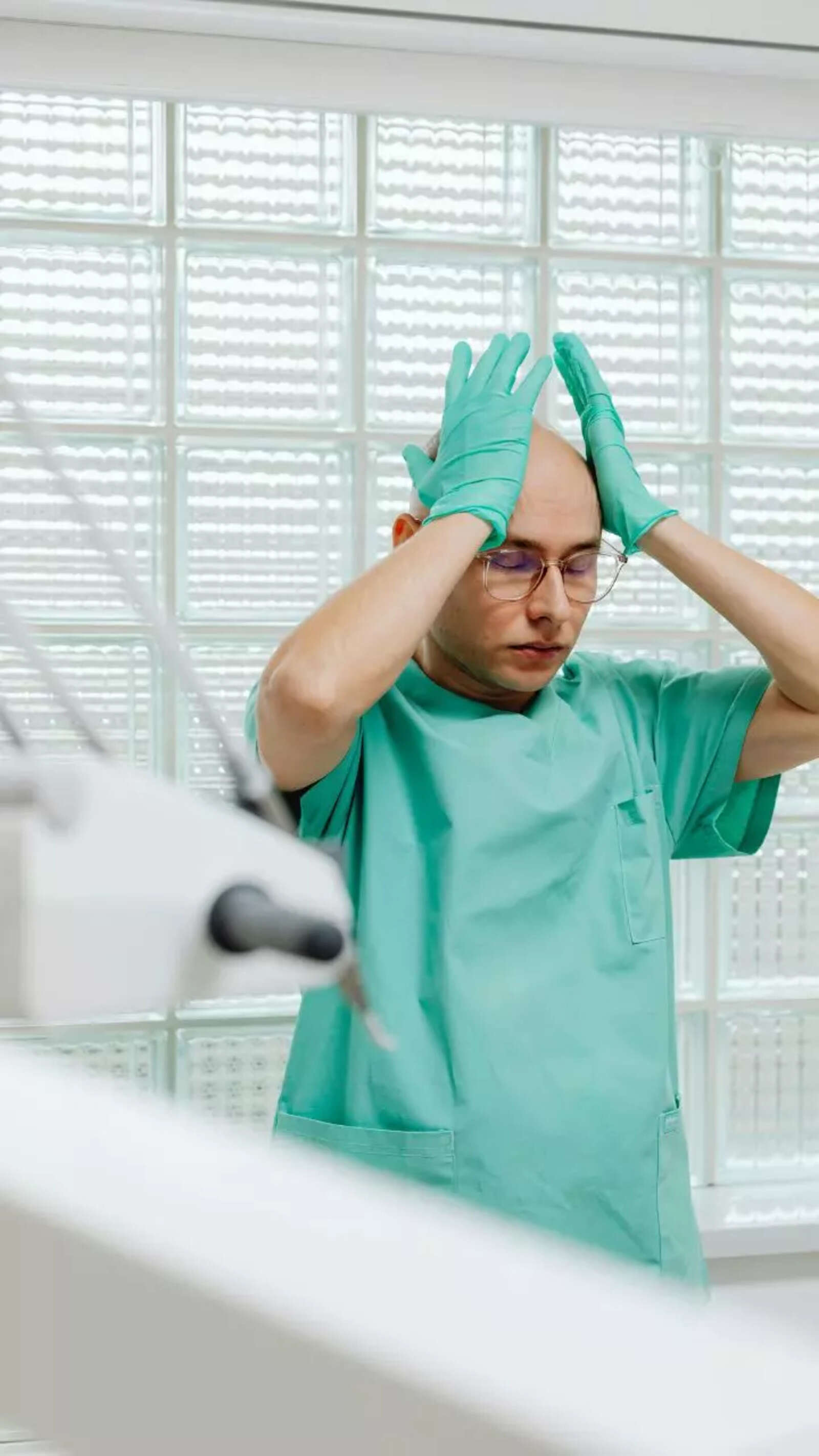 Netanyahu's son drops brutal claim about Tucker's secret Qatar ties