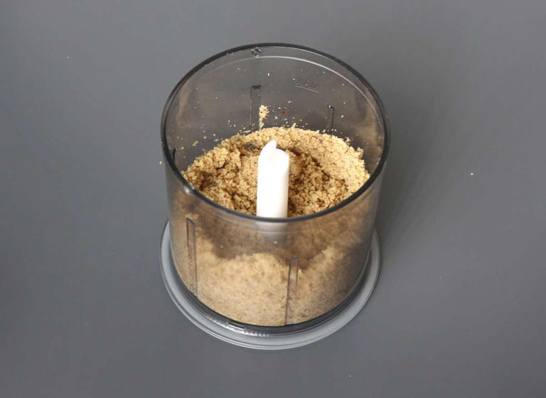 Passo 2 - Bolo de nozes superfácil feito com apenas 4 ingredientes