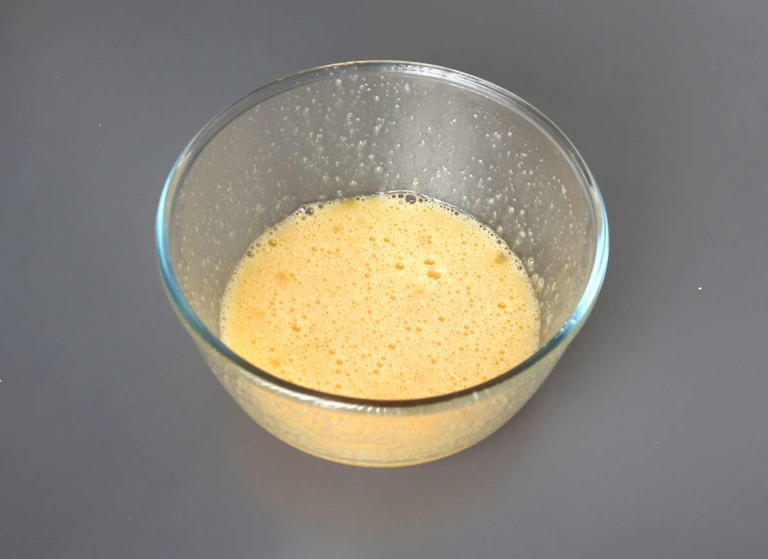 Passo 1 - Bolo de nozes superfácil feito com apenas 4 ingredientes