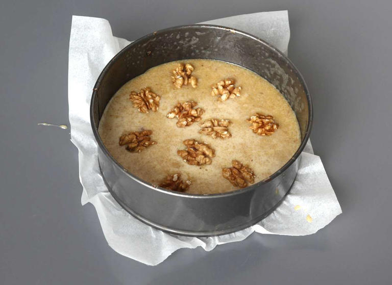 Passo 5 - Bolo de nozes superfácil feito com apenas 4 ingredientes