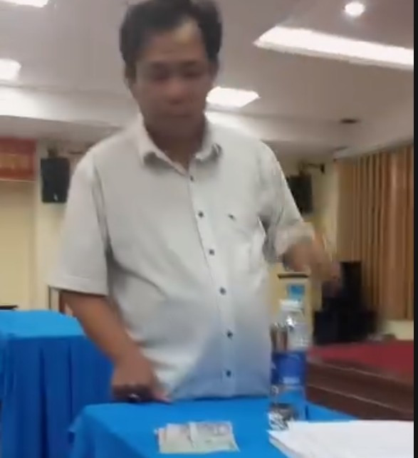 Làm rõ clip trưởng khu phố ở TPHCM trả lại tiền hỗ trợ COVID-19