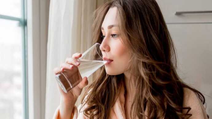 Manfaat Minum Air Putih Saat Bangun Tidur