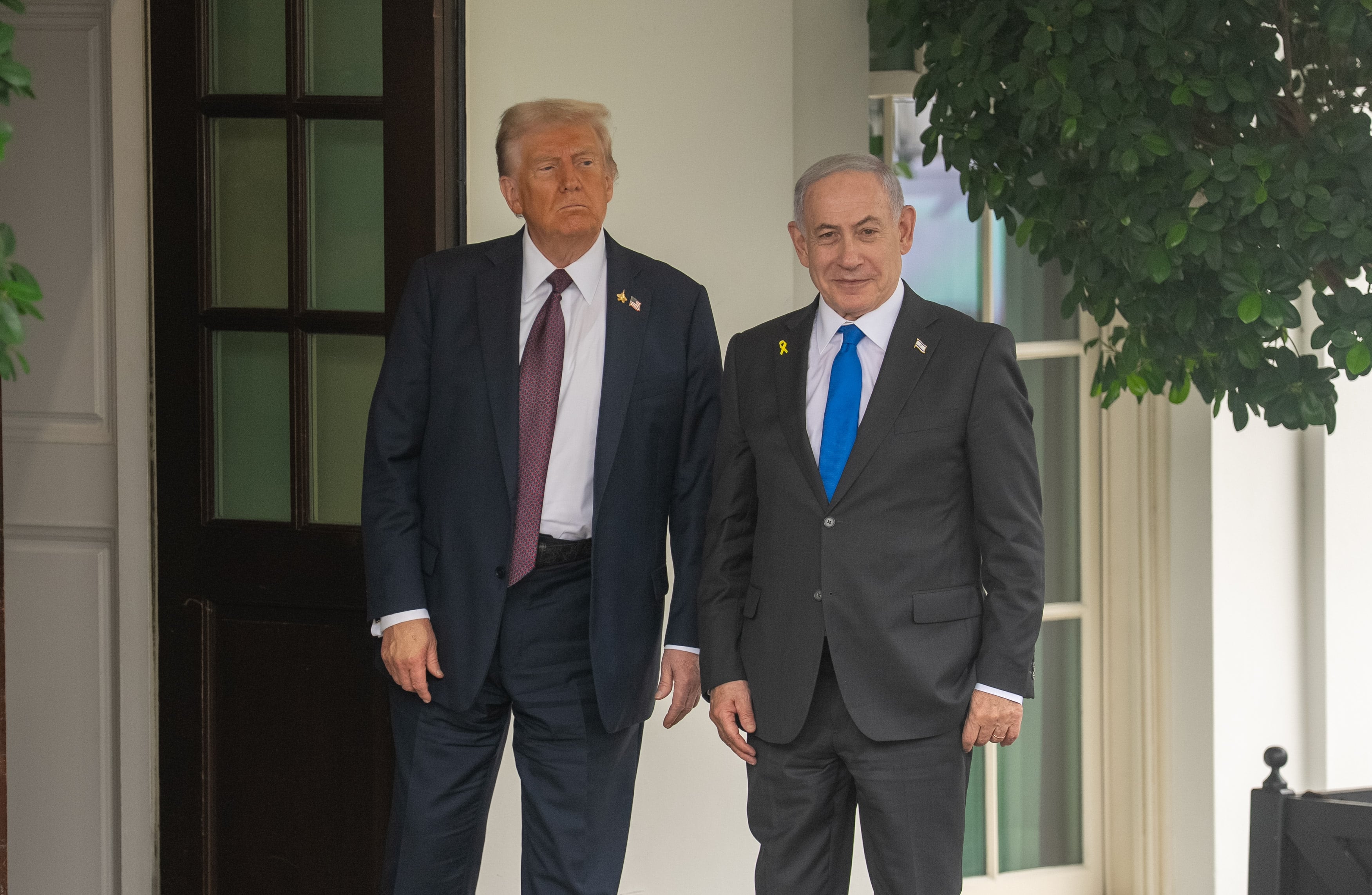 El presidente estadounidense, Donald Trump, recibe al primer ministro israelí, Benjamin Netanyahu, en la Casa Blanca, en Washington D. C., Estados Unidos, el 29 de septiembre de 2025. (Xinhua/Hu Yousong) (rtg) (ah) (ce)